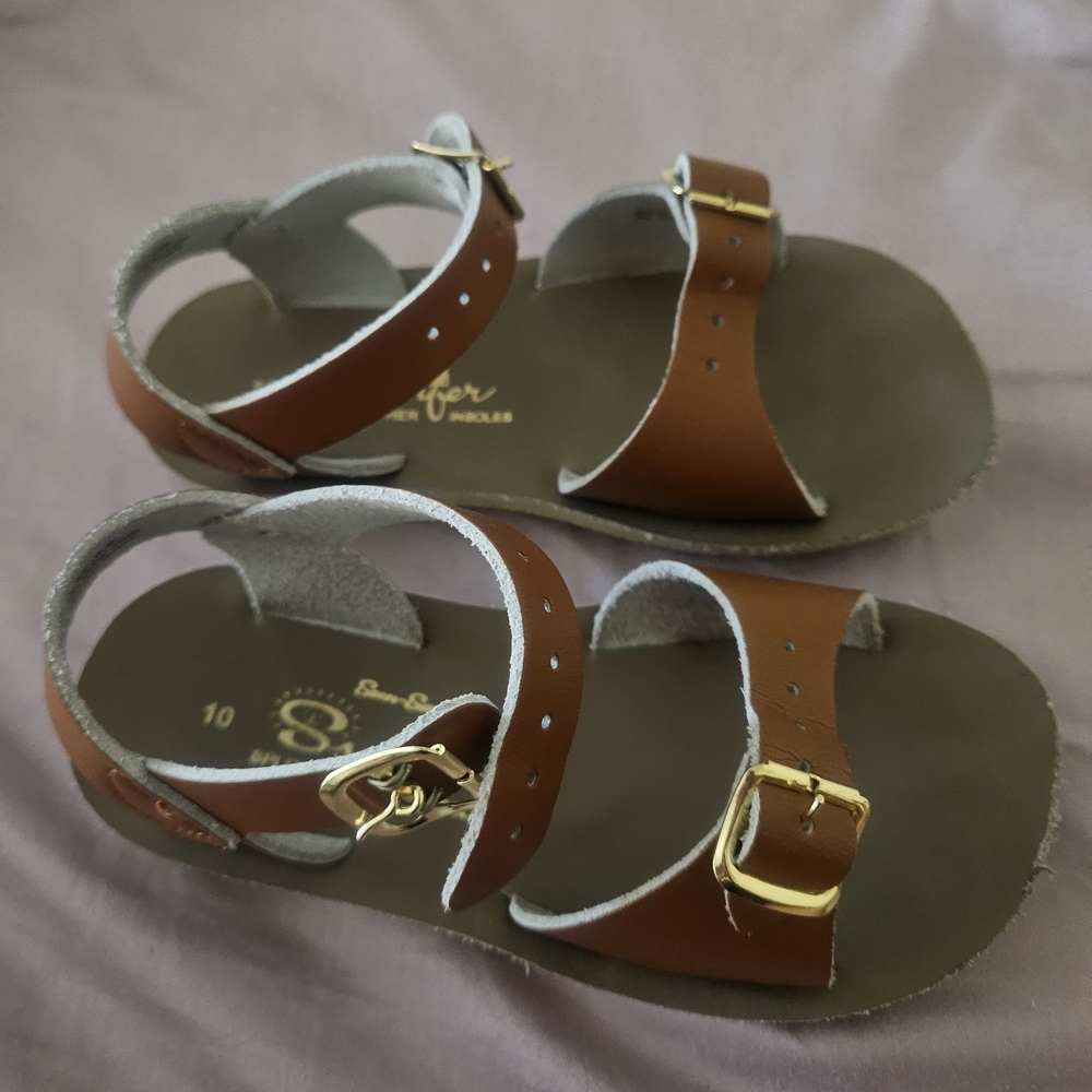Brown Leather Sandals with Buckle Closures